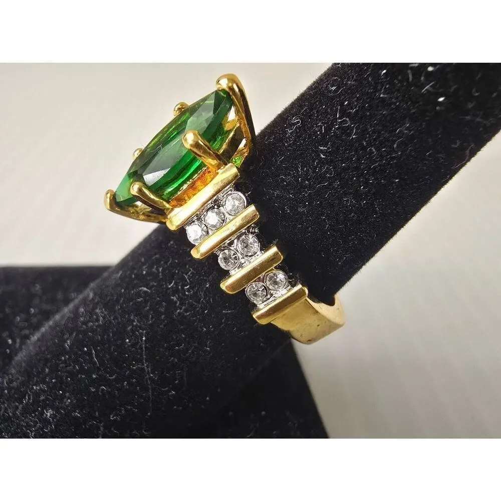 Ring Marquise cut Emerald colored stone Sz 7 3/4
